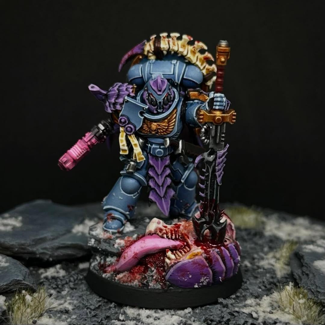 Painted and kitbashed example by @blue.minis (Instagram) - demonstration only, product sold as unpainted resin parts